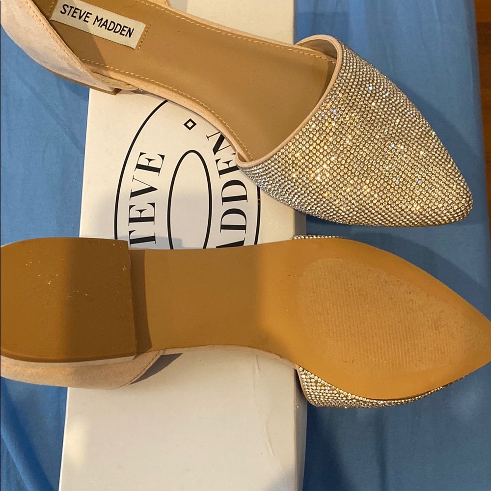 Steve Madden Women's Silver Flats - Picture 2 of 3